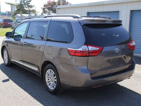 Used 2016 Toyota Sienna XLE w/ XLE Navigation Package FWD image 7