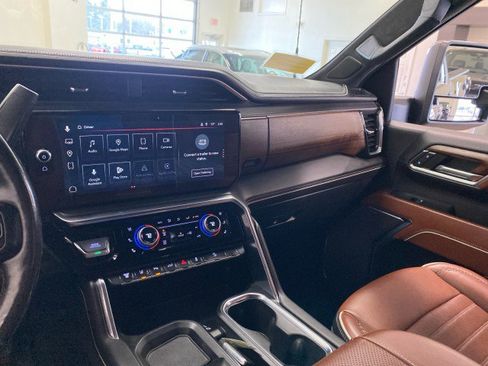 Used 2024 GMC Sierra 2500 Denali Ultimate image 13