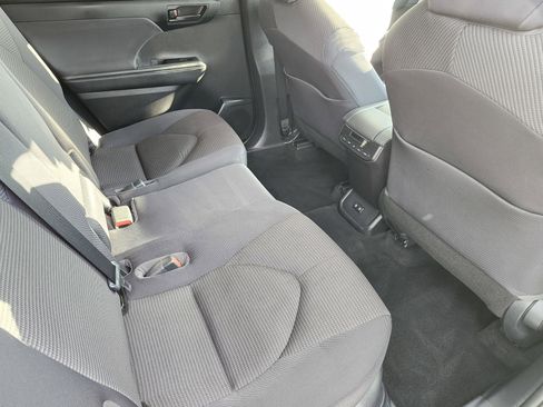 Used 2021 Toyota Highlander LE AWD/4WD image 13