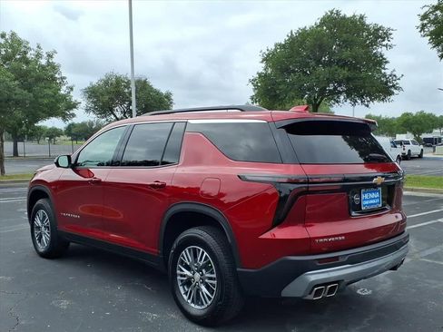 Used 2025 Chevrolet Traverse LT w/ Driver Confidence Package FWD image 8