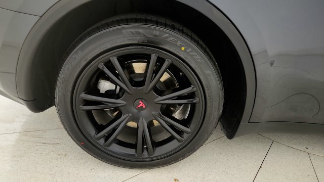 Used 2024 Tesla Model Y 2WD image 76