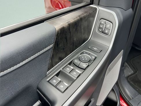 Used 2025 Ford F250 Lariat w/ Chrome Package image 18