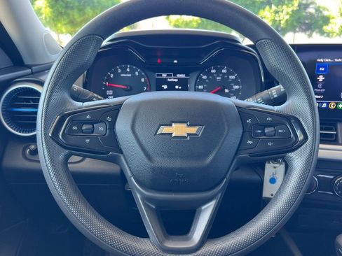 Used 2025 Chevrolet Trax LS FWD image 30