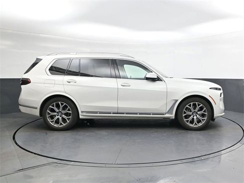 Used 2025 BMW X7 xDrive40i image 3