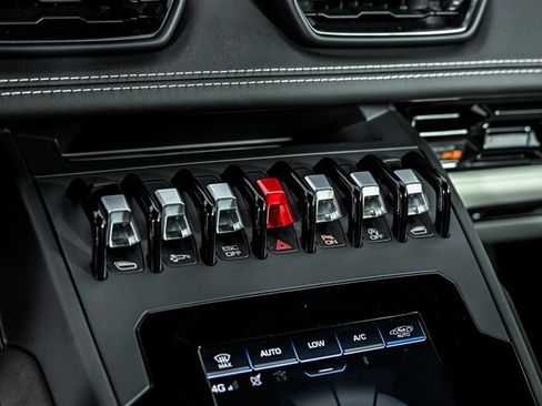 Used 2021 Lamborghini Huracan EVO RWD image 25
