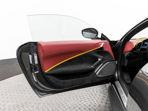 Certified 2022 Ferrari Roma image 12