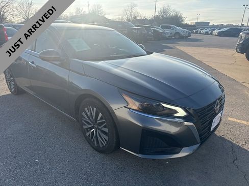 Certified 2023 Nissan Altima 2.5 SV image 3