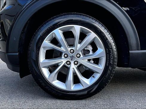 Used 2022 Ford Explorer Platinum w/ Equipment Group 601A image 9