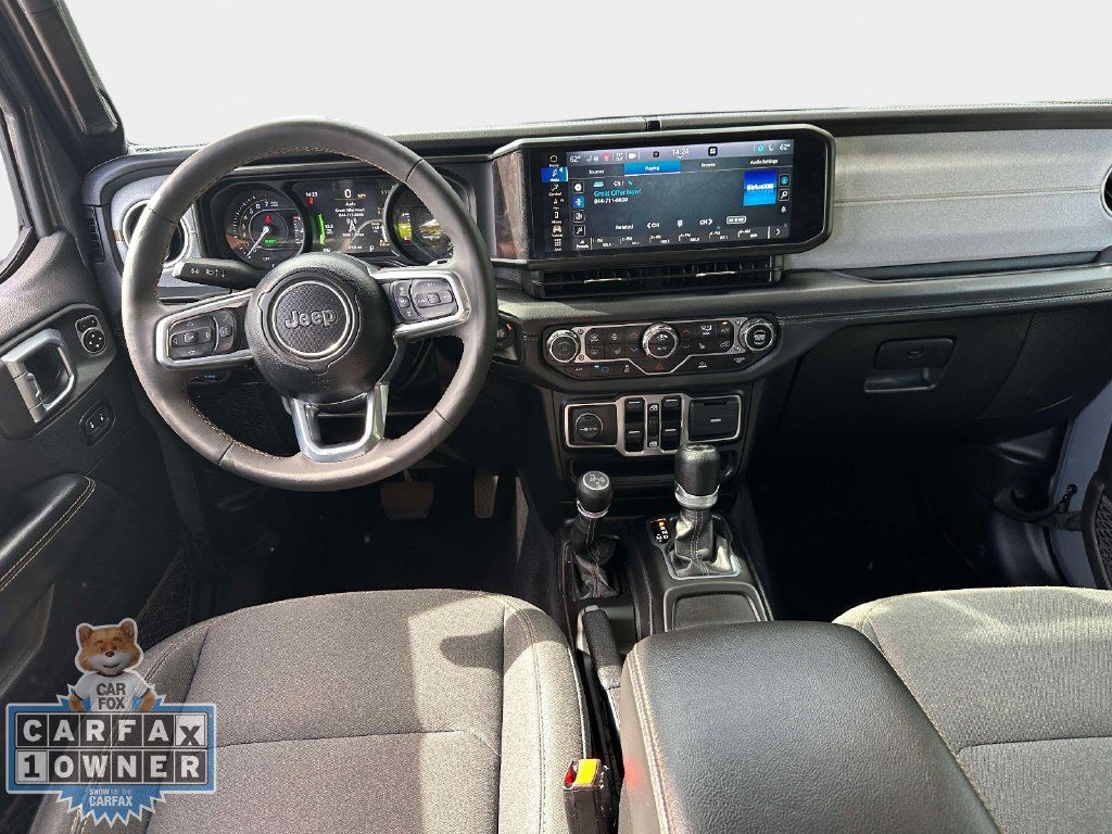 Used 2024 Jeep Wrangler Unlimited Sahara w/ Technology Group AWD/4WD image 16