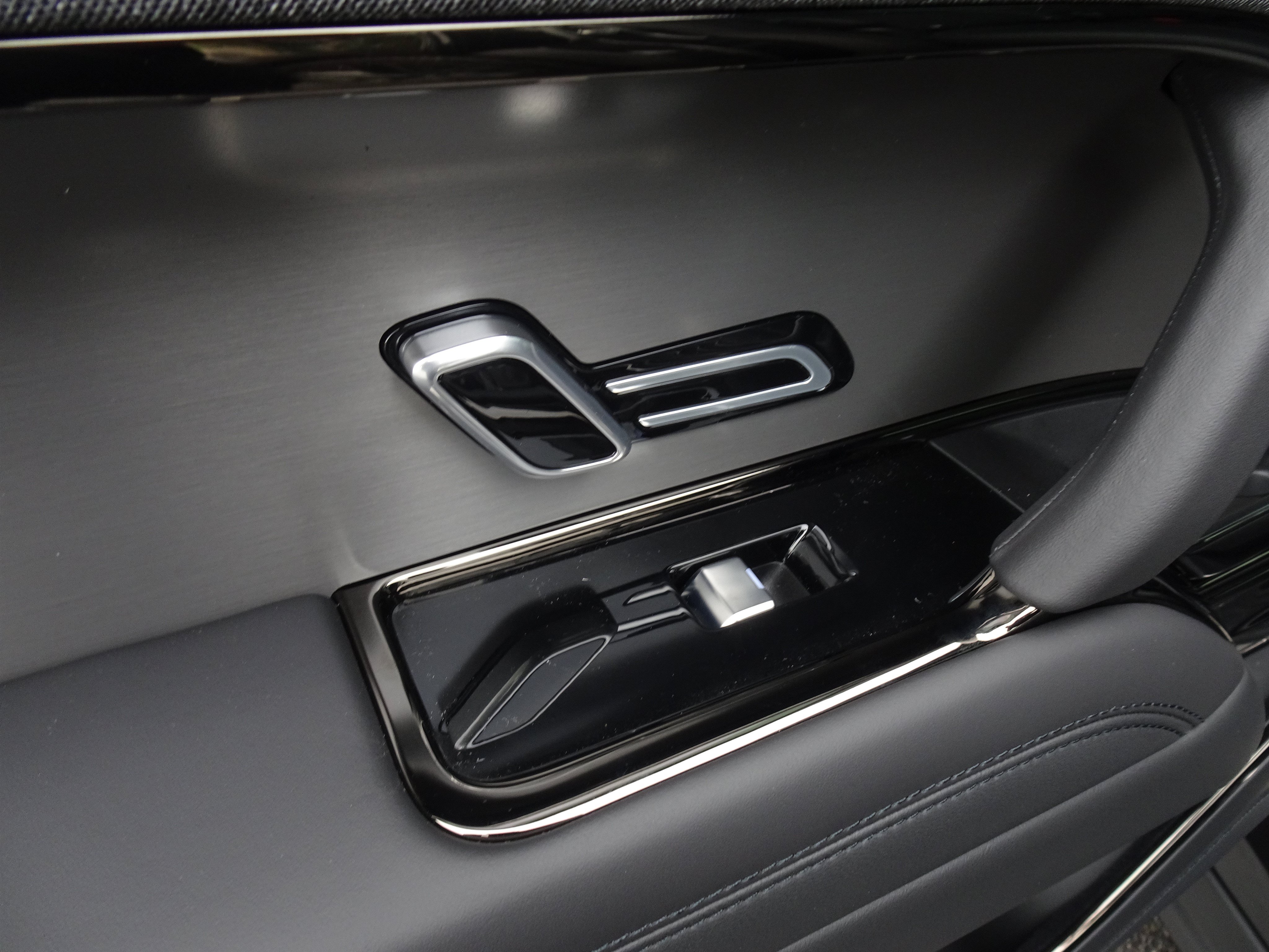 New 2027 Land Rover Range Rover Sport SE AWD/4WD image 20
