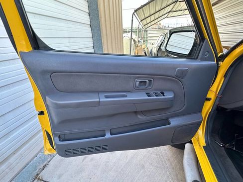 Used 2001 Nissan Xterra SE image 12