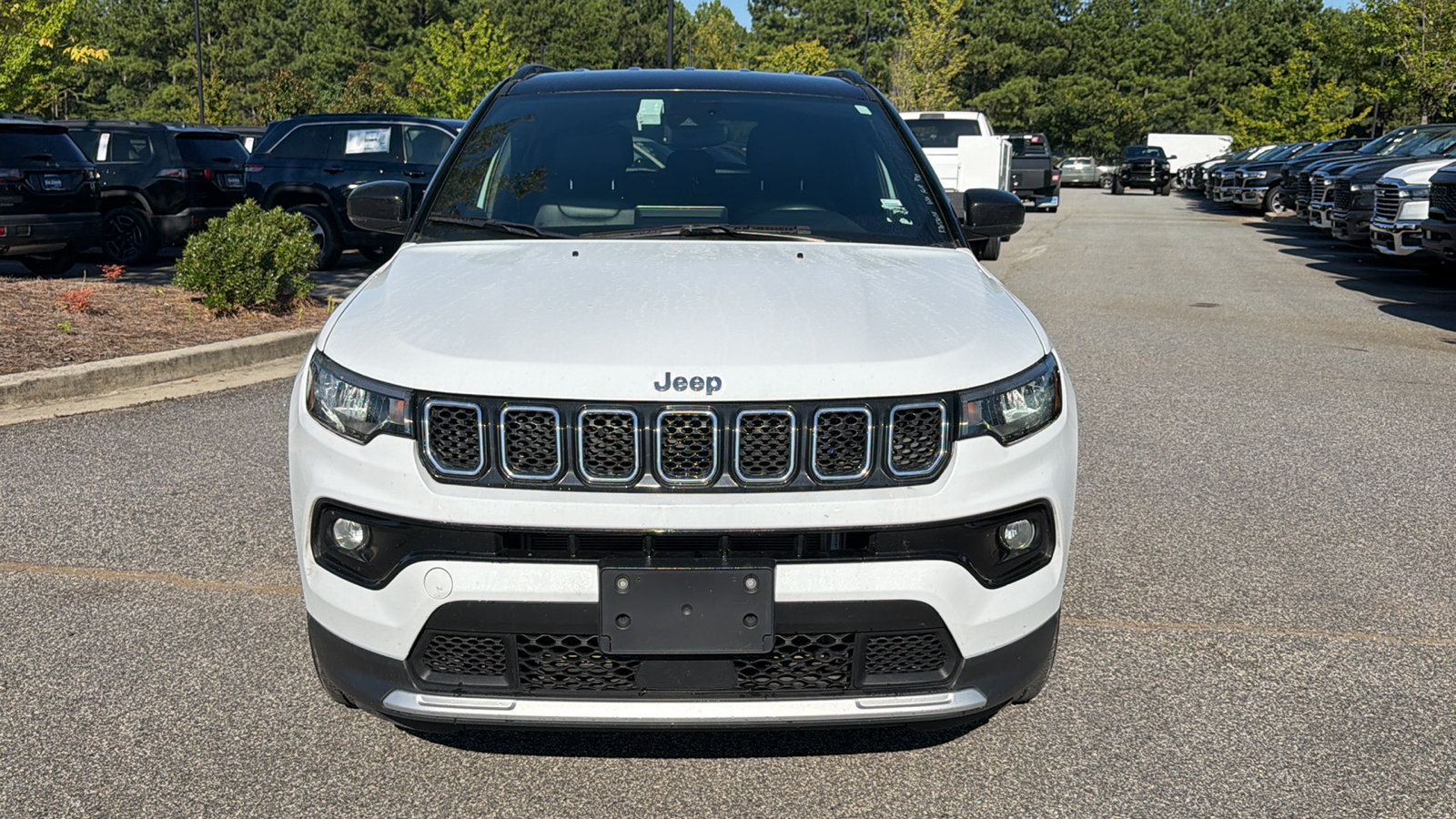 Used 2024 Jeep Compass Limited AWD/4WD image 3