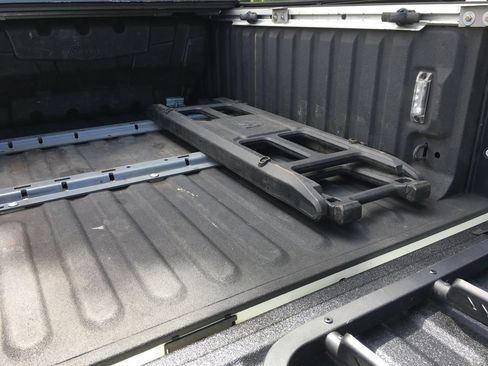 Used 2018 RAM 2500 Longhorn w/ Convenience Group AWD/4WD image 40