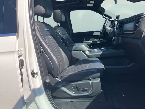 Used 2023 Ford Expedition Platinum image 32