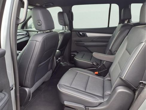 Certified 2025 Buick Enclave Preferred FWD image 23
