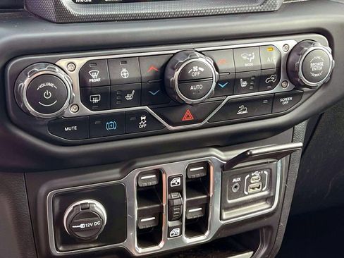 Certified 2022 Jeep Wrangler Unlimited Sahara w/ Cold Weather Group image 27