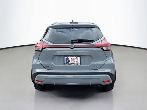 Used 2022 Nissan Kicks SV FWD image 6