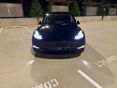Used 2023 Tesla Model Y Long Range AWD/4WD image 3
