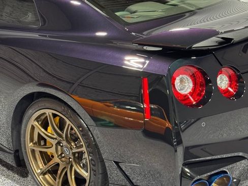 Used 2024 Nissan GT-R w/ Floor Mat Package AWD/4WD image 4