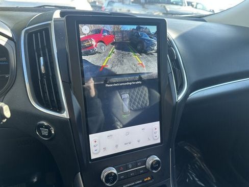 Used 2024 Ford Edge Titanium image 22