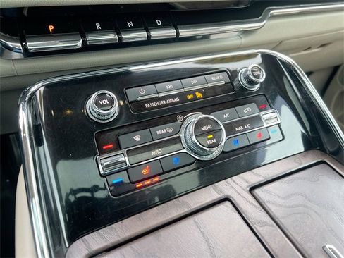 Used 2019 Lincoln Navigator Reserve image 11