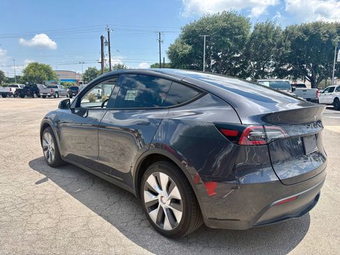 Used 2024 Tesla Model Y Long Range AWD/4WD image 5