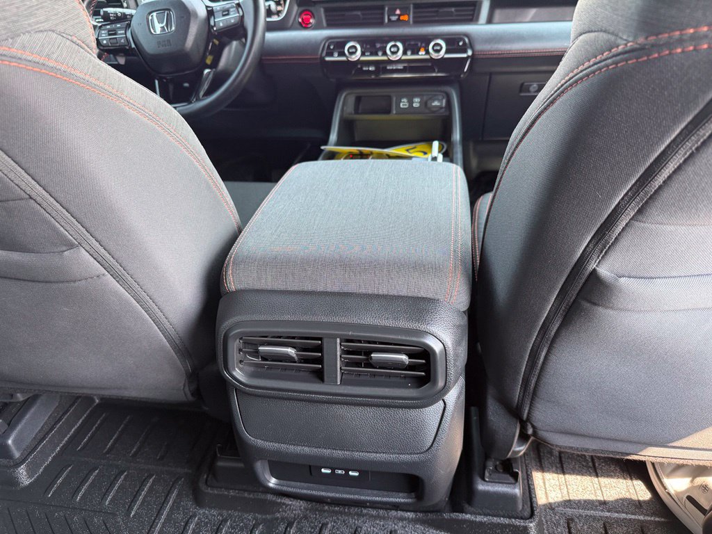 Used 2025 Honda Pilot Sport image 12