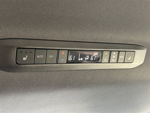 Used 2023 Toyota Sienna Platinum image 23