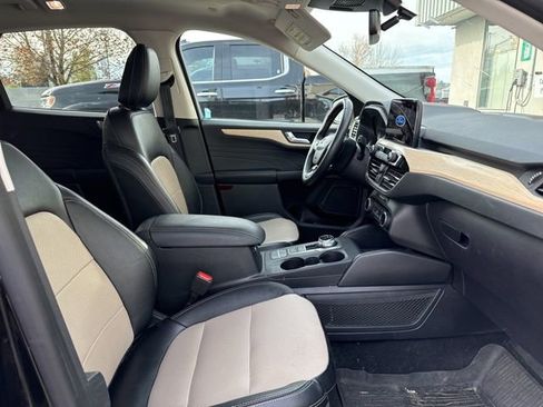 Used 2022 Ford Escape Titanium w/ Titanium Elite Package image 16
