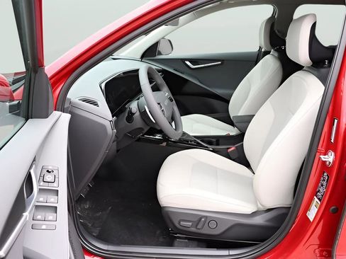 New 2025 Kia Niro EX Touring image 13