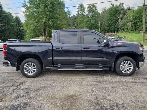 Used 2022 Chevrolet Silverado 1500 LT w/ Z71 Off-Road Package AWD/4WD image 8