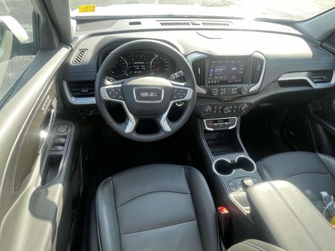 Certified 2024 GMC Terrain SLT w/ Infotainment Package II image 11