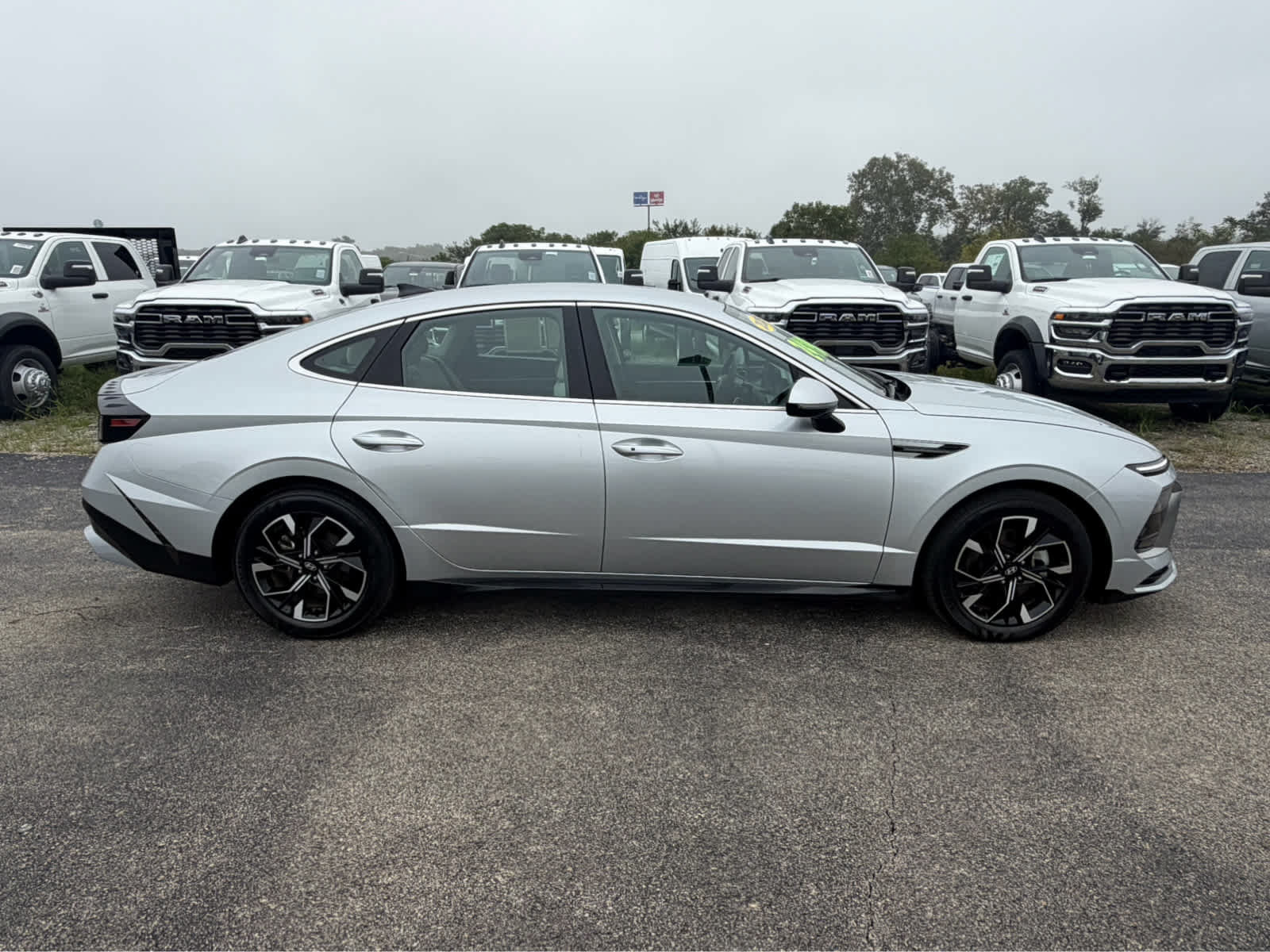 Used 2025 Hyundai Sonata SEL FWD image 9