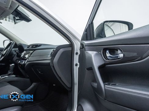 Used 2020 Nissan Rogue SV image 37