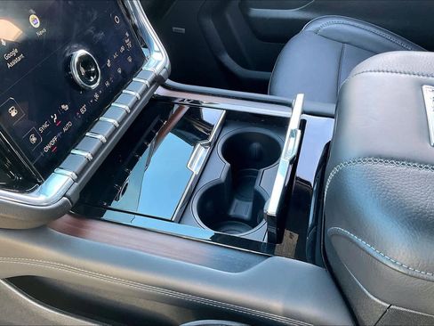 Certified 2025 GMC Yukon Denali image 16