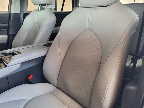 Certified 2024 Toyota Grand Highlander AWD image 20