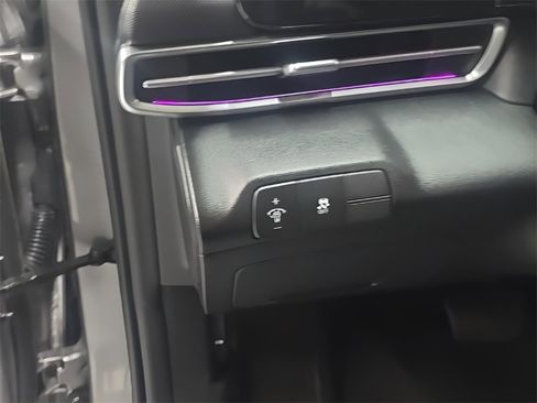 Certified 2025 Hyundai Elantra SEL image 11