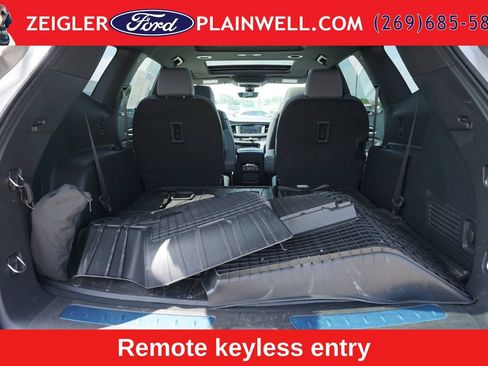 Used 2024 Buick Enclave Essence w/ Experience Buick Package AWD/4WD image 10