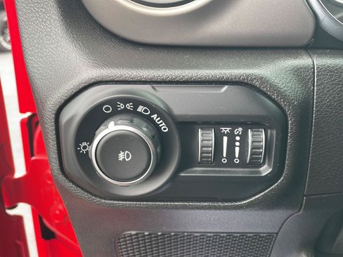 Used 2019 Jeep Wrangler Sport AWD/4WD image 13