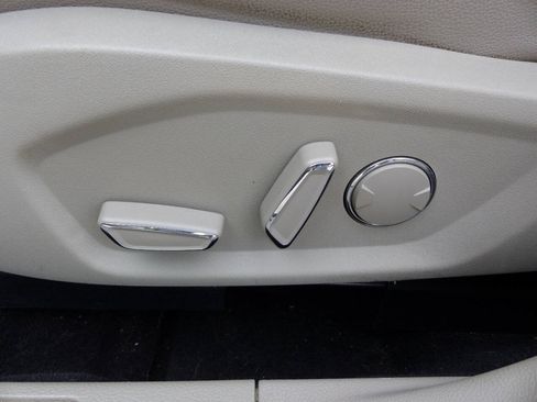Used 2019 Ford Fusion SEL FWD image 25