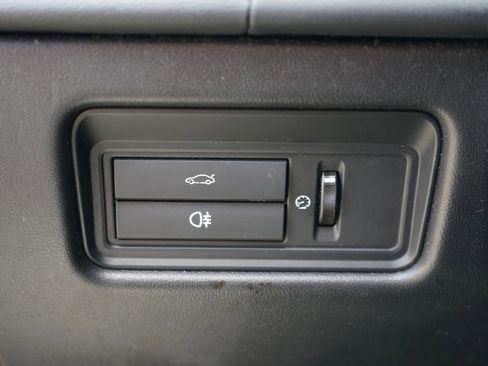 Used 2018 Jaguar XJ R-Sport image 18