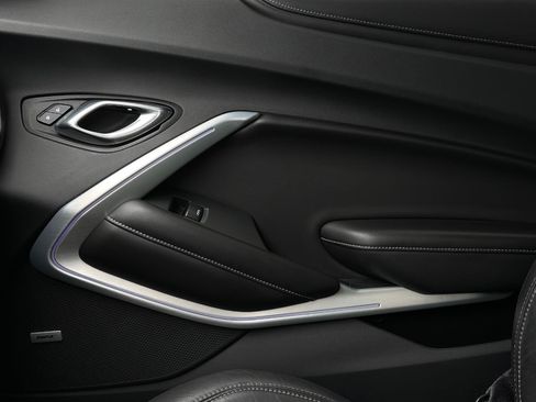 Used 2018 Chevrolet Camaro SS RWD image 32