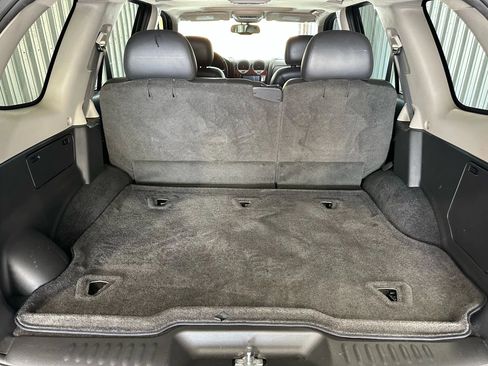 Used 2009 GMC Envoy Denali w/ Sun And 6-Disc Cd Package image 17