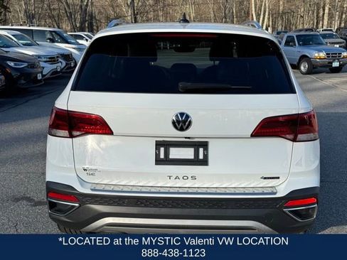 Certified 2023 Volkswagen Taos SE w/ Panoramic Sunroof Package image 7