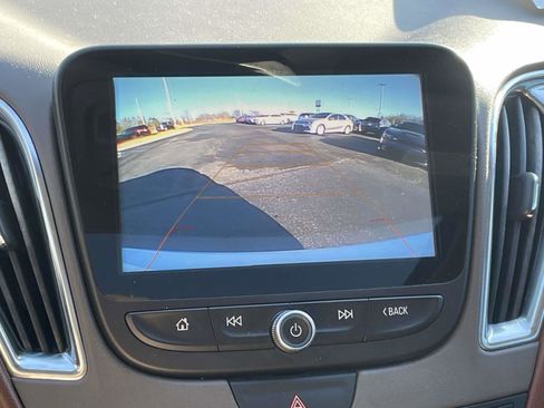 Used 2018 Chevrolet Malibu Premier w/ Premier Sun and Wheel Package image 4