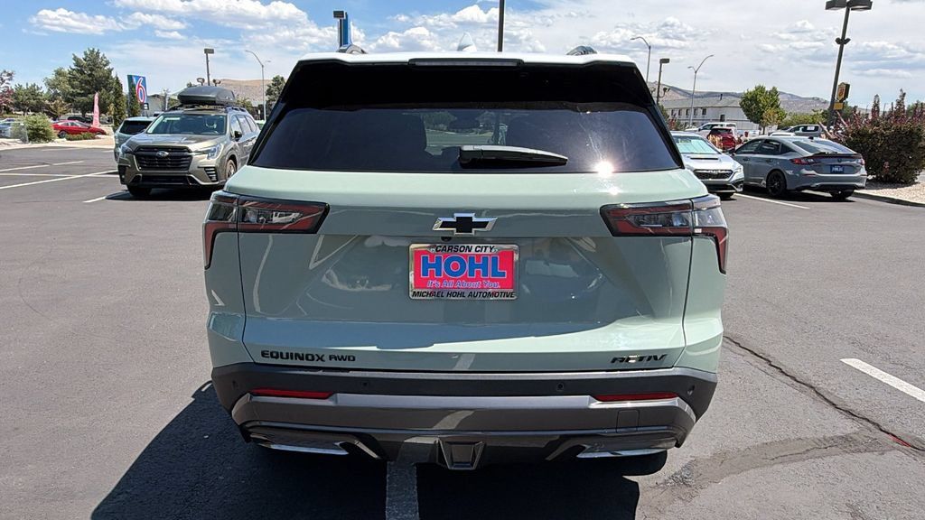 Used 2025 Chevrolet Equinox ACTIV AWD/4WD image 4