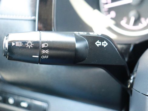 Used 2023 Nissan Pathfinder SL AWD/4WD image 26