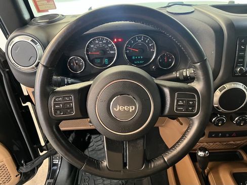 Used 2018 Jeep Wrangler Unlimited Rubicon w/ Cold Weather Group AWD/4WD image 18