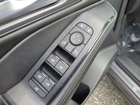 Used 2022 Nissan Rogue SV w/ SV Premium Package image 19