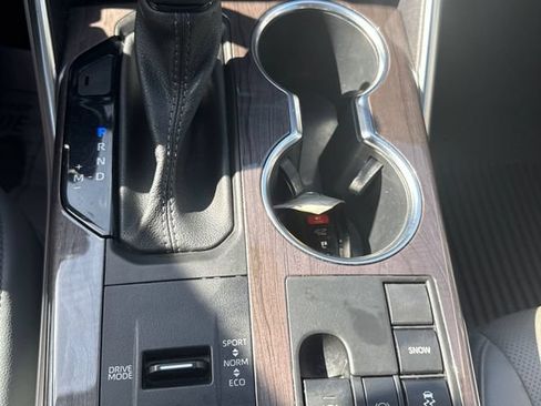 Used 2023 Toyota Highlander Limited FWD image 18